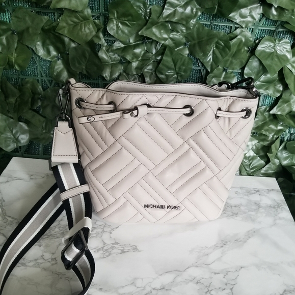 mk peyton bucket bag